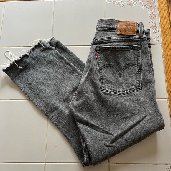 Levi’s Wedgie Straight Distressed Jeans in Size 29 - Picture 2 of 7